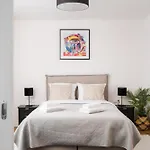 Metro Ratusz Arsenal Deluxe Apartment