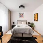 Metro Ratusz Arsenal Deluxe Apartment