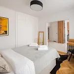 Metro Ratusz Arsenal Deluxe Apartment